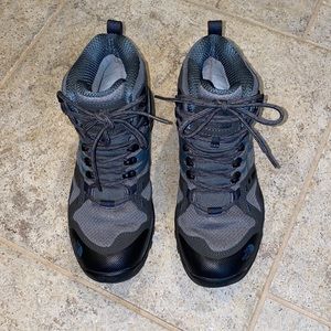 The North Face Mens Hedghog Fastpack Mid GTX Hiking Boot size 8